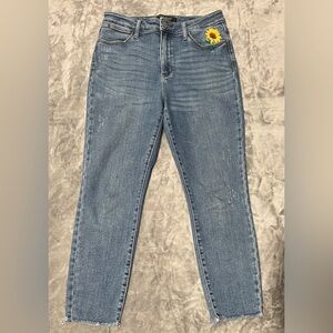 Judy Blue Relaxed Fit Sunflower Distressed Jeans Size 9/29
